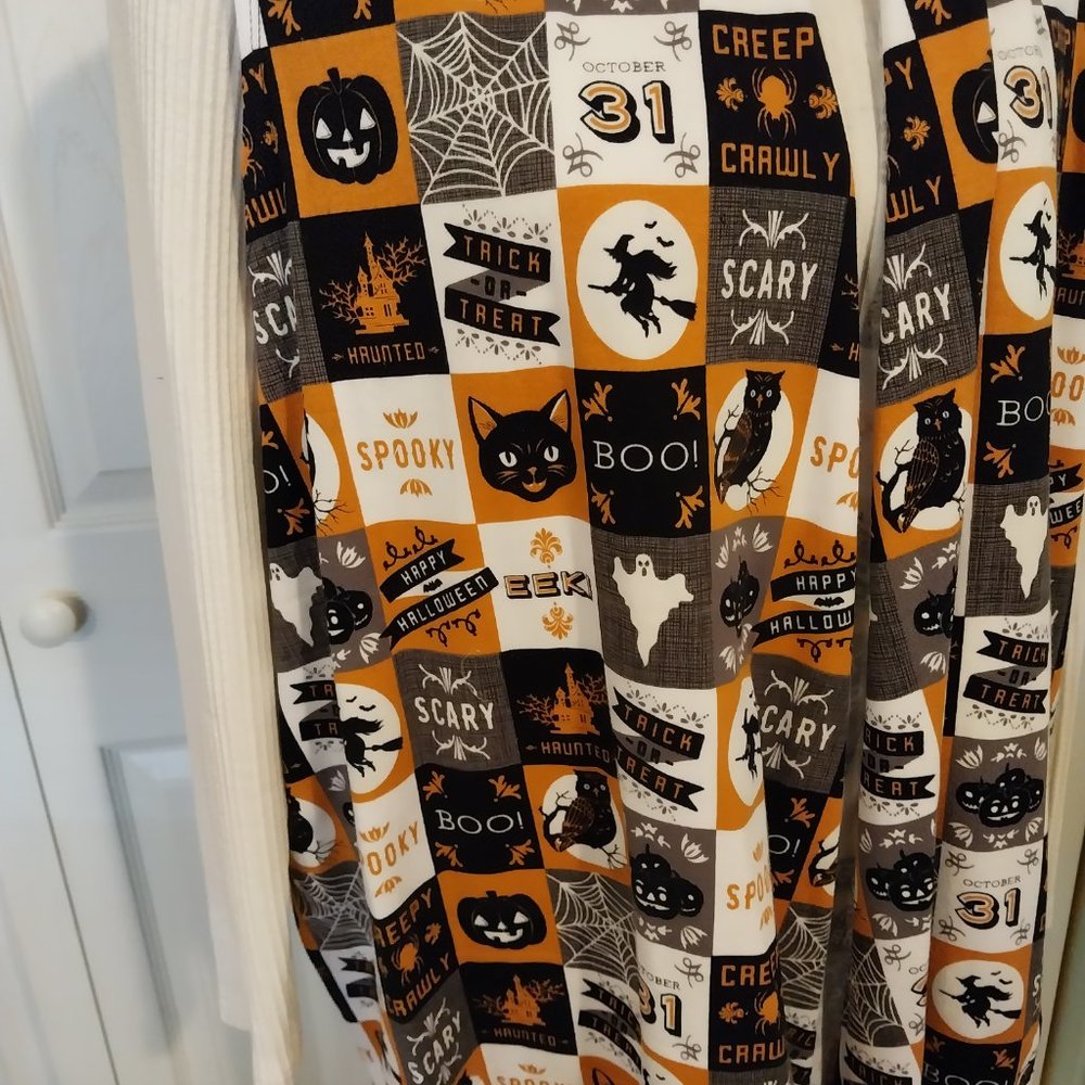 2581 Size XL Jeaniemade Halloween Theme Stretch Black and Orange Vest - Picture 5 of 6